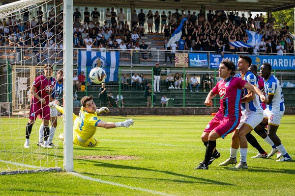 What Strategies Define the Success of an Underdog Team in English Football?